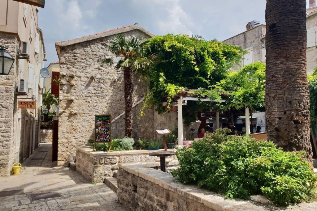 Studio At Palm Square In Old Town